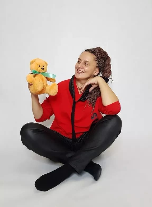 Ours en peluche avec un nœud, jaune