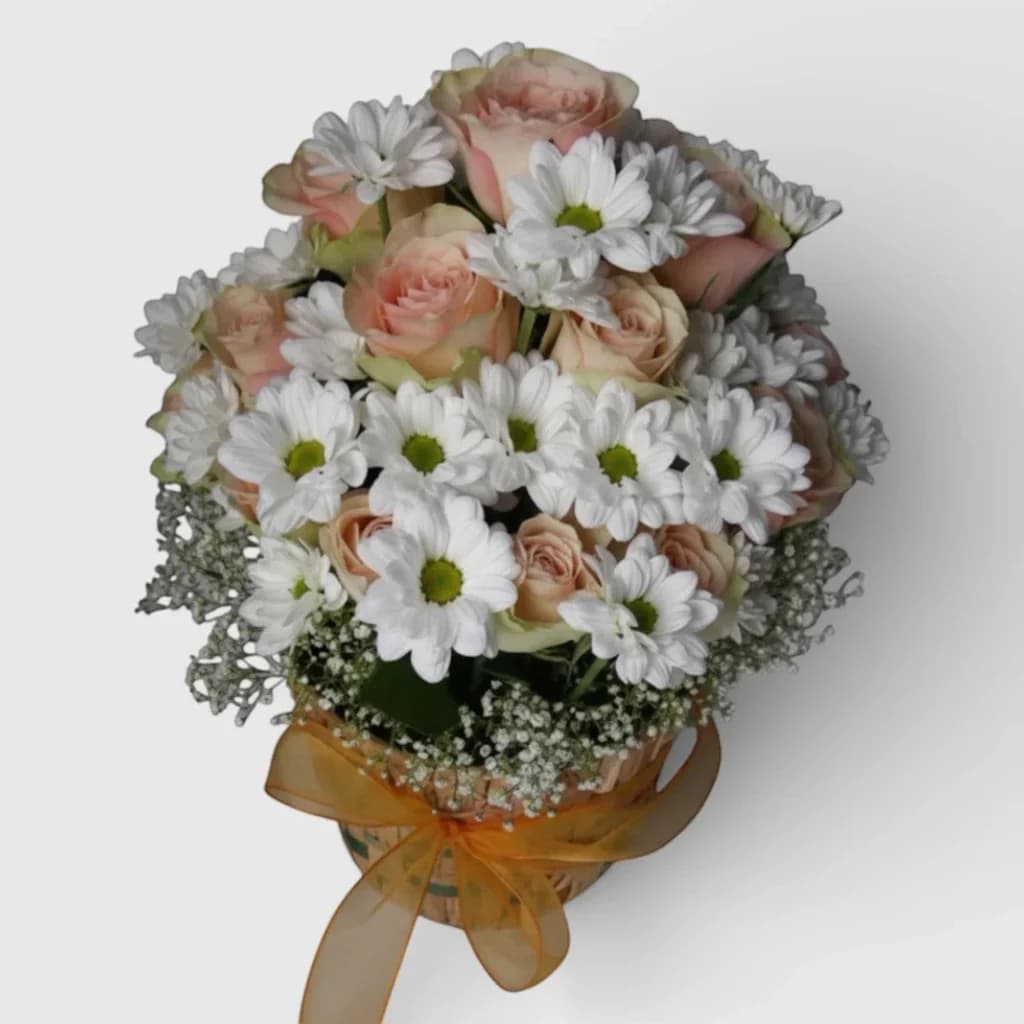 Corbeille de fleurs avec des roses ' Amour romantique '