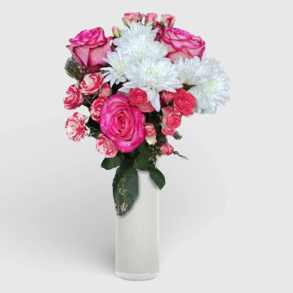 Un bouquet de 6 roses et 1 chrysanthème