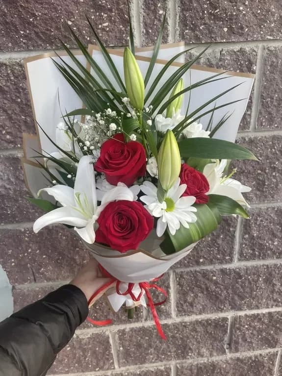 Depuis l'étranger vers la Biélorussie : comment envoyer des fleurs à Minsk pour le 8 mars