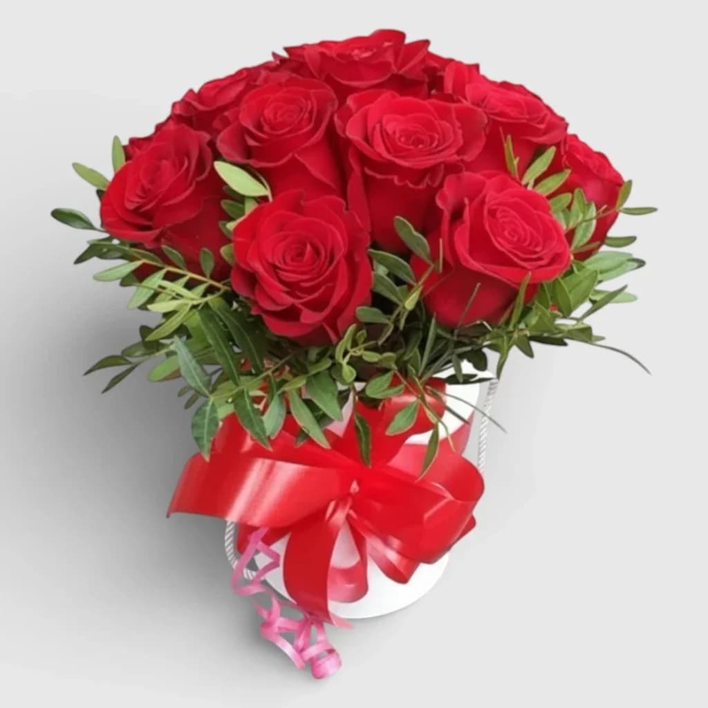 Des roses rouges dans une boîte