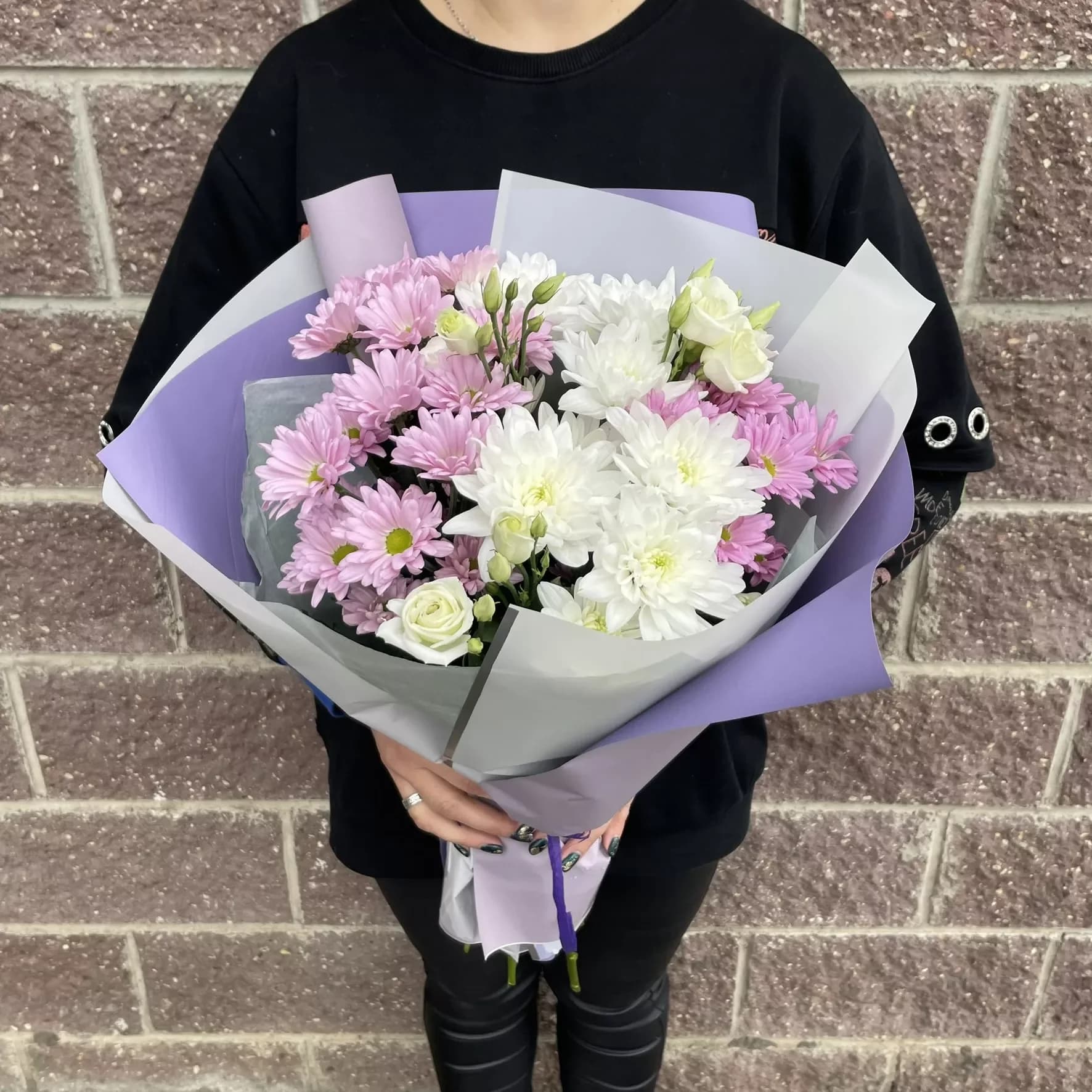 Un bouquet de chrysanthèmes et d'eustomas