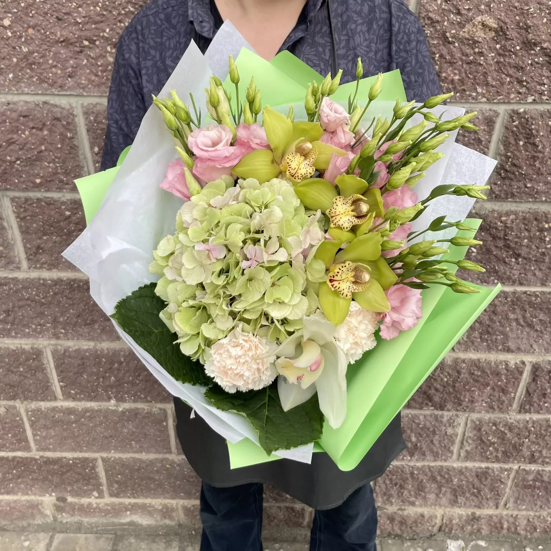 Bouquet d'hortensias et de cymbidiums ' Exotic '