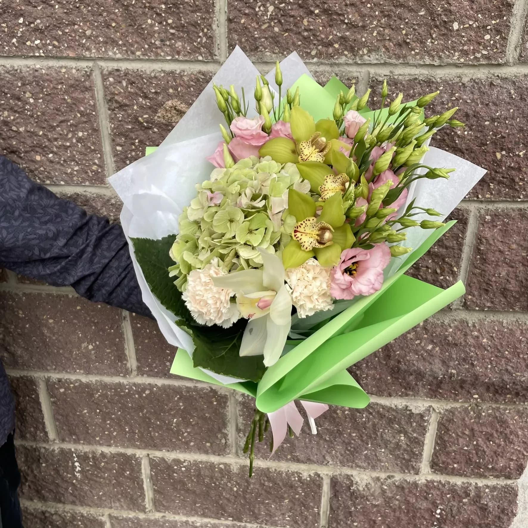 Bouquet d'hortensias et de cymbidiums ' Exotic '