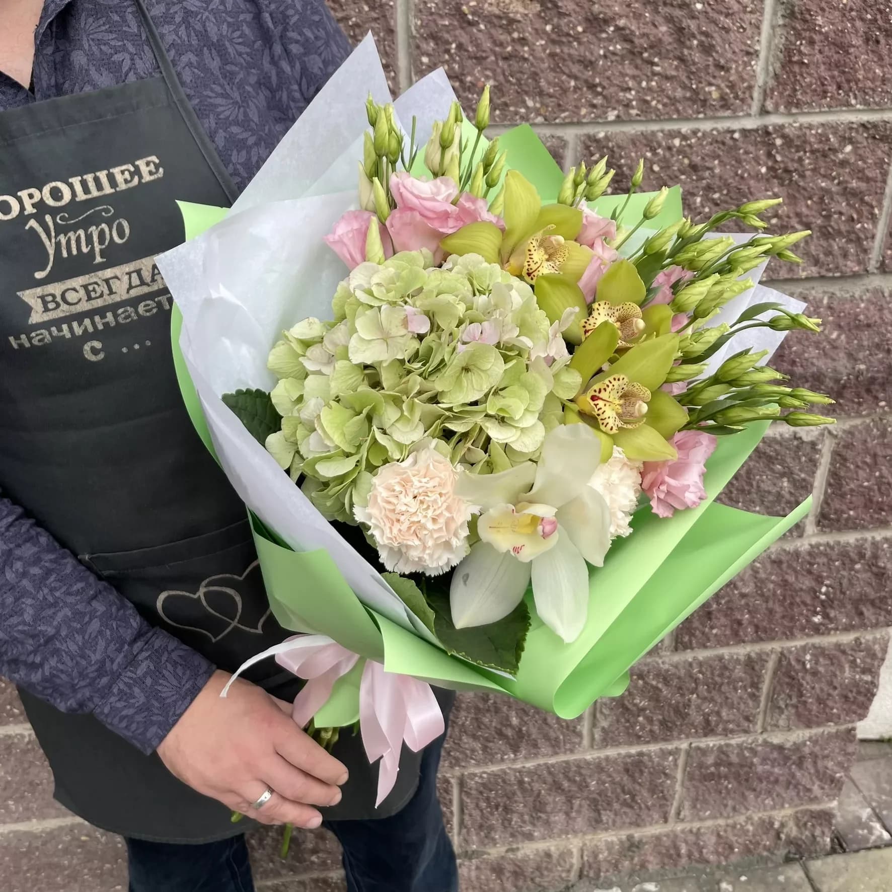 Bouquet d'hortensias et de cymbidiums ' Exotic '